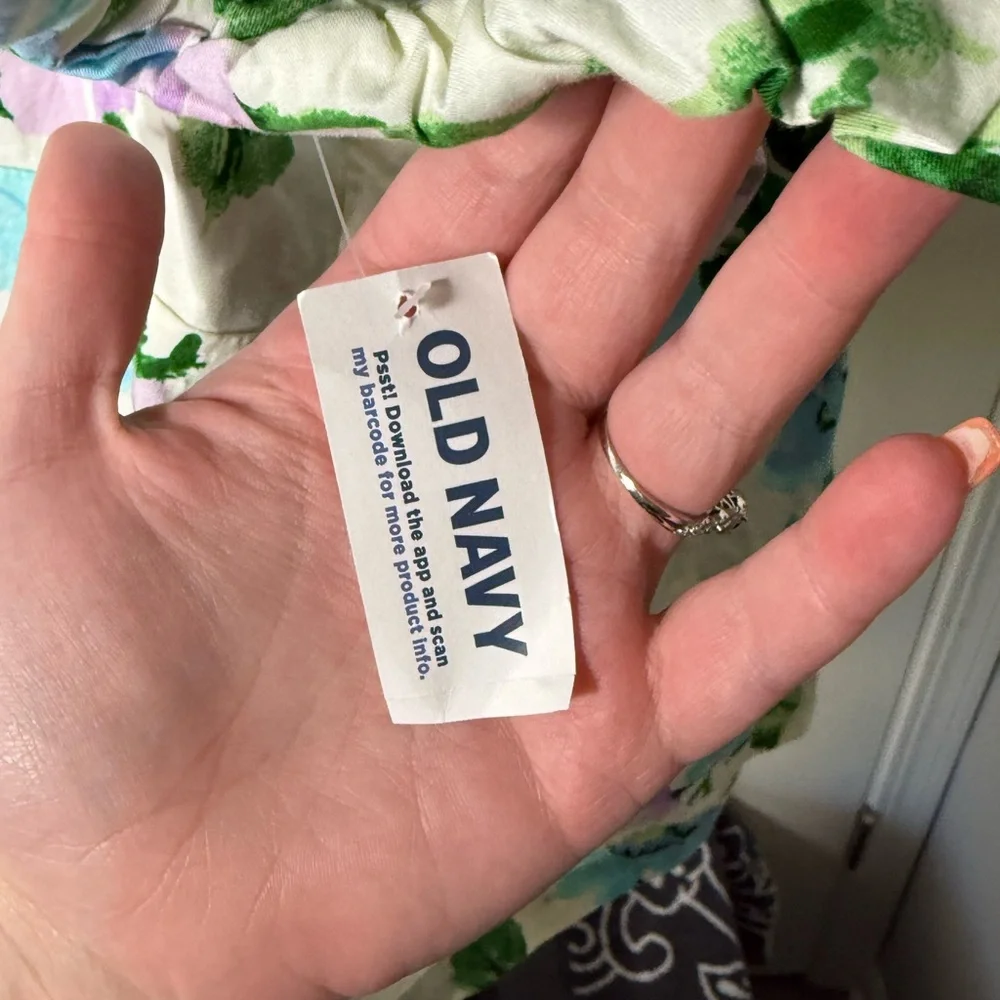 Old Navy details •	old